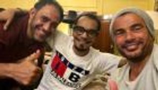 عمرو دياب ورابح صقر.. لقاء عفوي يشعل مواقع التواصل (فيديو)