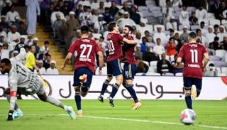 من مباراة العين والوحدة في الدوري الإماراتي