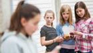 كيف أتعامل مع الطفل المتنمر وطرق تهذيبه؟ 7 نصائح للوالدين