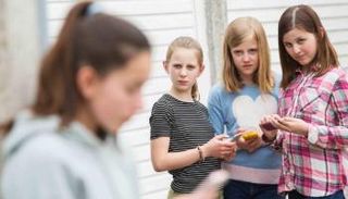 الطفل المتنمر