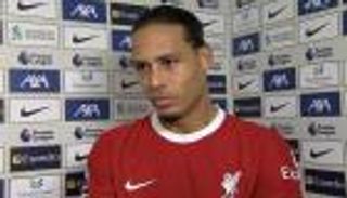 بين الغطرسة والابتسامة.. قائد ليفربول يثير الجدل بعد صفعة يونايتد