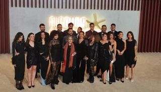 طاقم عمل الفيلم وعدد من الحضور بالمهرجان