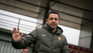 تشافي هيرنانديز مدرب برشلونة الإسباني