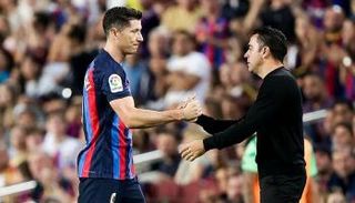 تشافي هيرنانديز وروبرت ليفاندوفسكي