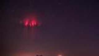 «صواعق العفاريت» تضرب أوروغواي.. عملاقة وتصدر وميضا أحمر