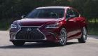 4 سيارات فارهة بأسعار تنافسية.. قائمة مثيرة تضم BMW ولكزس وفولفو