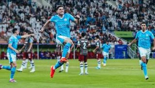 جوليان ألفاريز نجم مانشستر سيتي