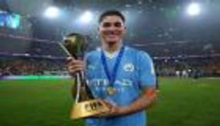 جوليان ألفاريز يفسر رغبته في الاستمرار مع مانشستر سيتي