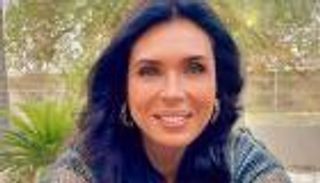 دينا تدافع عن أحمد الفيشاوي بعد صورة مثيرة للجدل: «حركة تلقائية»