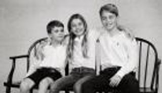 أطفال الأمير ويليام ينقلون تهنئته بعيد الميلاد إلى العالم