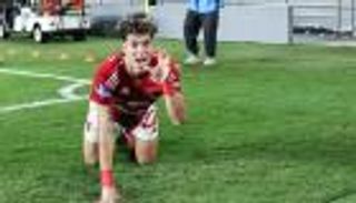 من عدو إلى معشوق.. رحلة صعود إمام عاشور على أعناق جماهير الأهلي