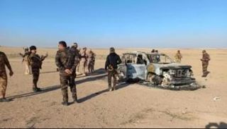 سيارة السائحين المحترقة في صحراء العراق