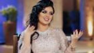 أصيل هميم تعلن خطوبتها وتخفي وجه العريس