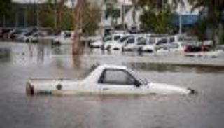 عواصف أستراليا.. 9 قتلى ورياح تقتلع الأشجار