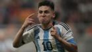 خليفة ميسي.. تفاصيل اتفاق مانشستر سيتي مع كلاوديو إتشيفيري