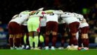 للمرة الأولى.. وسام تاريخي يزين قميص مانشستر سيتي (صور)