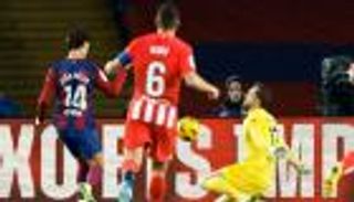 طبق مفضل.. «الكبسة السعودية» تثير إعجاب نجم برشلونة (فيديو)