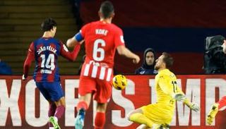 جواو فيليكس نجم برشلونة