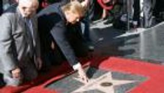 «نجمة» ترامب.. جدل من نوع جديد حول الرئيس الأمريكي السابق