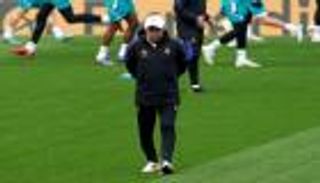 بعد تجديد عقده.. أنشيلوتي يتلقى 3 هدايا في مران ريال مدريد