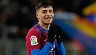 بيدري لاعب وسط برشلونة