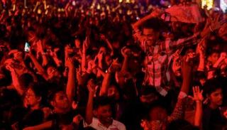 جانب من احتفالات الهنود في مومباي