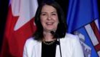 سيدة "ألبرتا" تتحدى خطط  المناخ.. هل ترضخ كندا لمطالب "سميث"؟