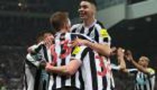 نيوكاسل يتأهل لنهائي كأس الرابطة الإنجليزية.. إنجاز تأخر نصف قرن