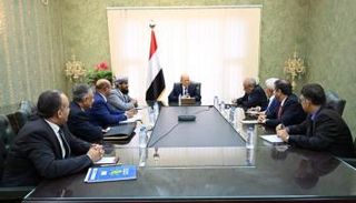 رشاد العليمي مع قيادة البنك المركزي اليمني