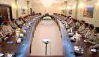 تحشيدات الحوثي.. اجتماع عسكري رفيع لحصار الانقلابيين بـ"الضباب"