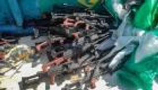 كميات ضخمة.. ضبط أسلحة إيرانية قبل الوصول للحوثي