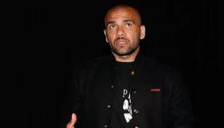 داني ألفيس لاعب برشلونة السابق