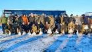 بوساطة إماراتية.. 63 أسيرا روسيا في أوكرانيا يعودون لموسكو (فيديو)