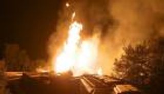 حريق هائل بعد خروج قطار عن القضبان في أوهايو الأمريكية (صور)