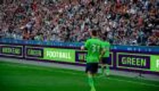 حدث في إنجلترا.. كرة القدم ترفع الراية الخضراء بسبب المناخ (صور)