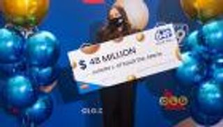 فتاة كندية تربح 36 مليون دولار بعد شرائها أول تذكرة يانصيب في حياتها