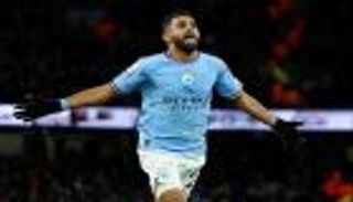 رياض محرز.. نجم جزائري يداعب السياسة بقدميه