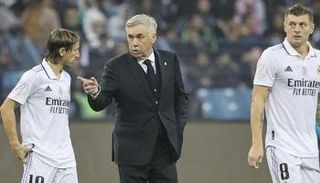 كارلو أنشيلوتي مع نجوم ريال مدريد