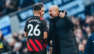 بيب جوارديولا ورياض محرز في مانشستر سيتي