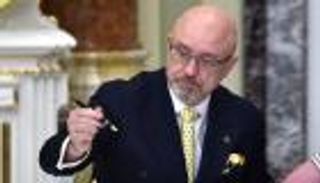 الفساد يسقط وزير دفاع أوكرانيا.. ومسؤول استخباراتي يقود الجبهات