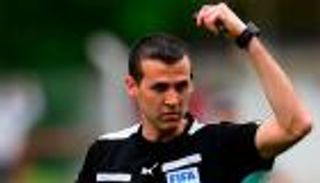 من هو حكم مباراة الأهلي وريال مدريد؟.. يعرفه العرب ومودريتش جيدا