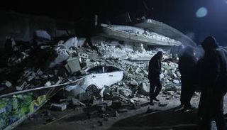 جانب من آثار الزلزال