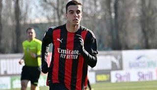 يونس الهلالي لاعب ميلان