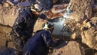 جهود مضنية لإخراج العالقين تحت الأنقاض