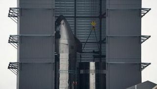 نموذج أولي من ستارشيب في موقع إطلاق سبيس إكس جنوب تكساس- رويترز