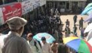 طالبان "تحاصر" الدولار لوقف تهريبه إلى إيران