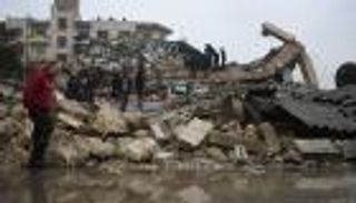 بعد كارثة الزلزال.. سباق مع الزمن والبرد لإنقاذ الناجين في تركيا وسوريا (صور)