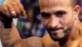 يجمع القمامة لتحقيق حلمه.. قصة كفاح لاعب كمال أجسام مصري (صور)