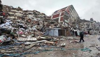 جانب من الدمار الذي خلفه الزلزال