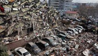 آثار الزلزال في تركيا